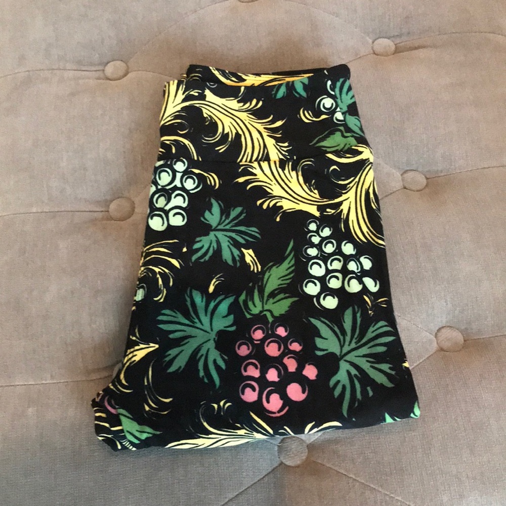 Wine themed leggings NEW